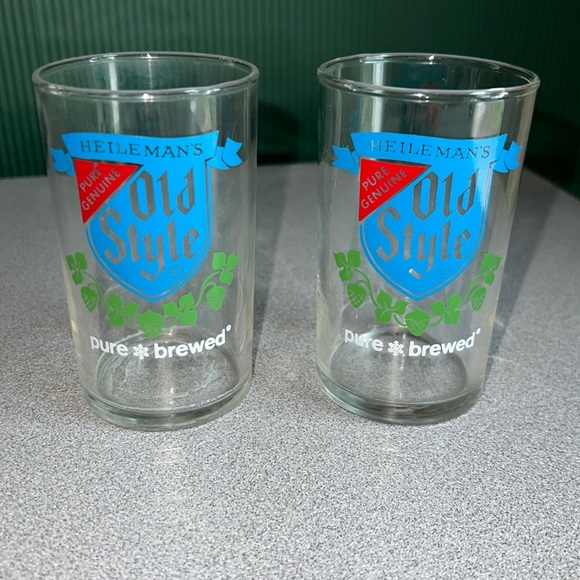 Old Style Dining Vintage Two Heilemans Old Style Beer